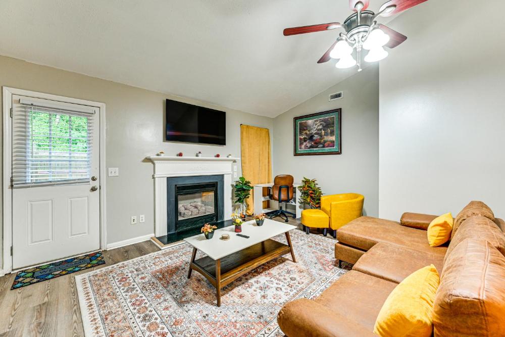 1 Mi to ECU Hospital Greenville Home with Yard!