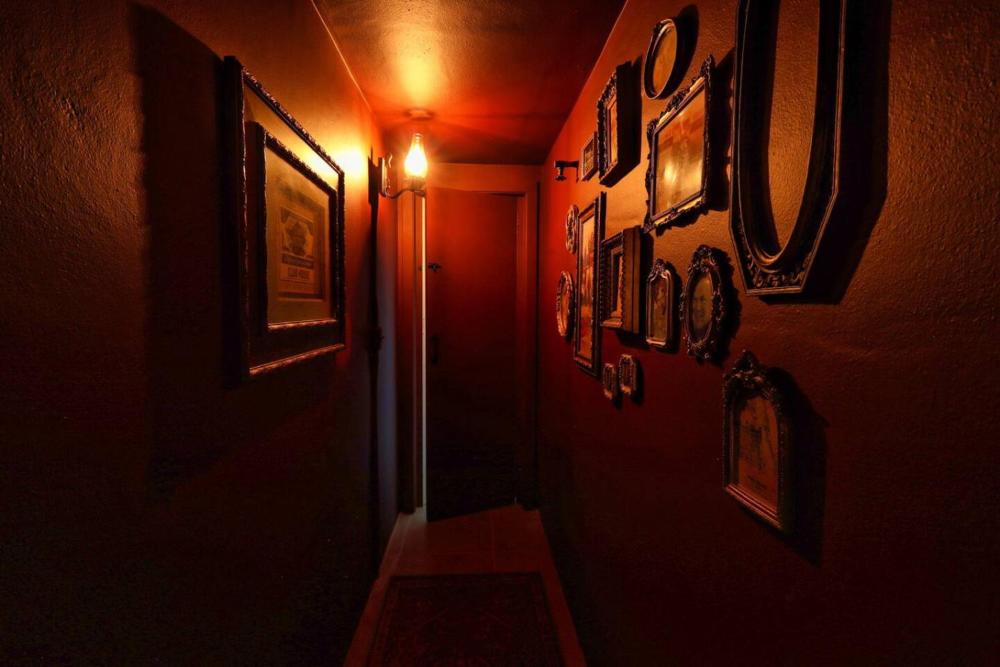 1920s Speakeasy, Horses Hot Tub 5mi to Beach