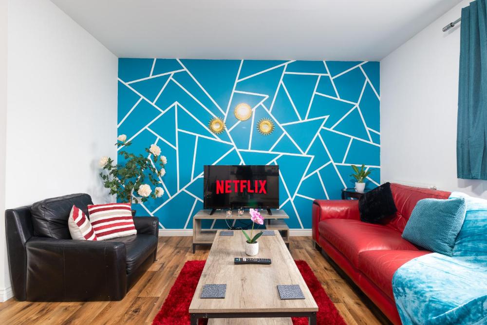 2-BR Executive En-Suite Apartment by MBiZ