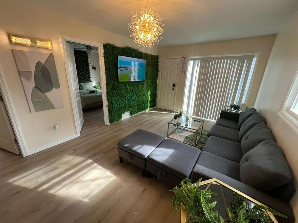 2BR Modern Home - Near WVU, Hospitals & Stadium