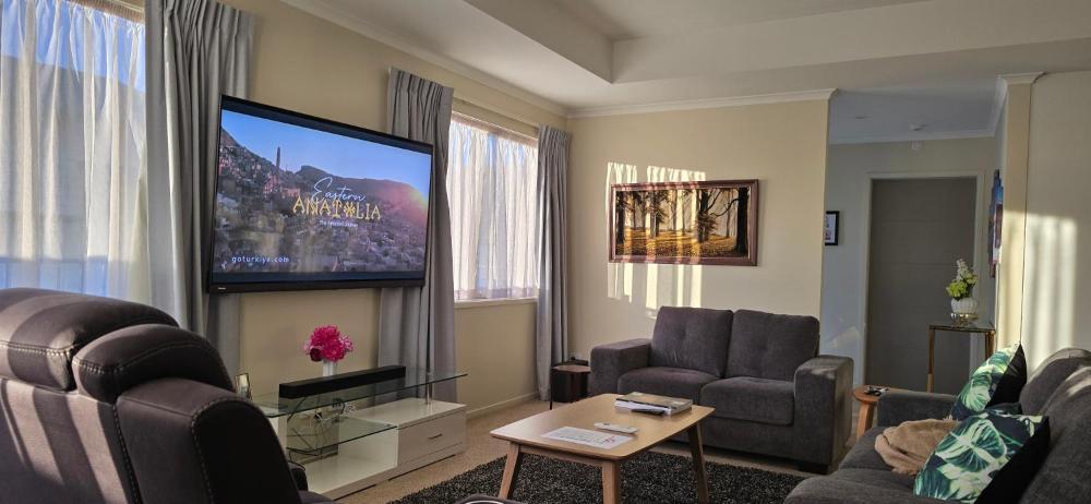 3 Bedroom home in Palmerston North with BBQ and Sky Tv