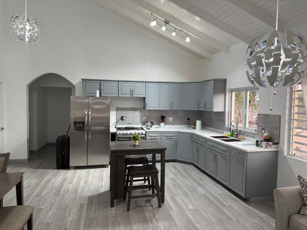 3BD 3BA Retreat near Airport w Washer Dryer