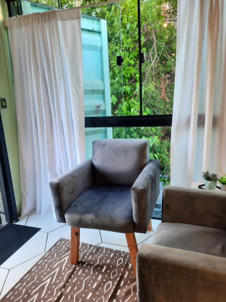 Apartamento Container com Sacada, Split e Estacionamento