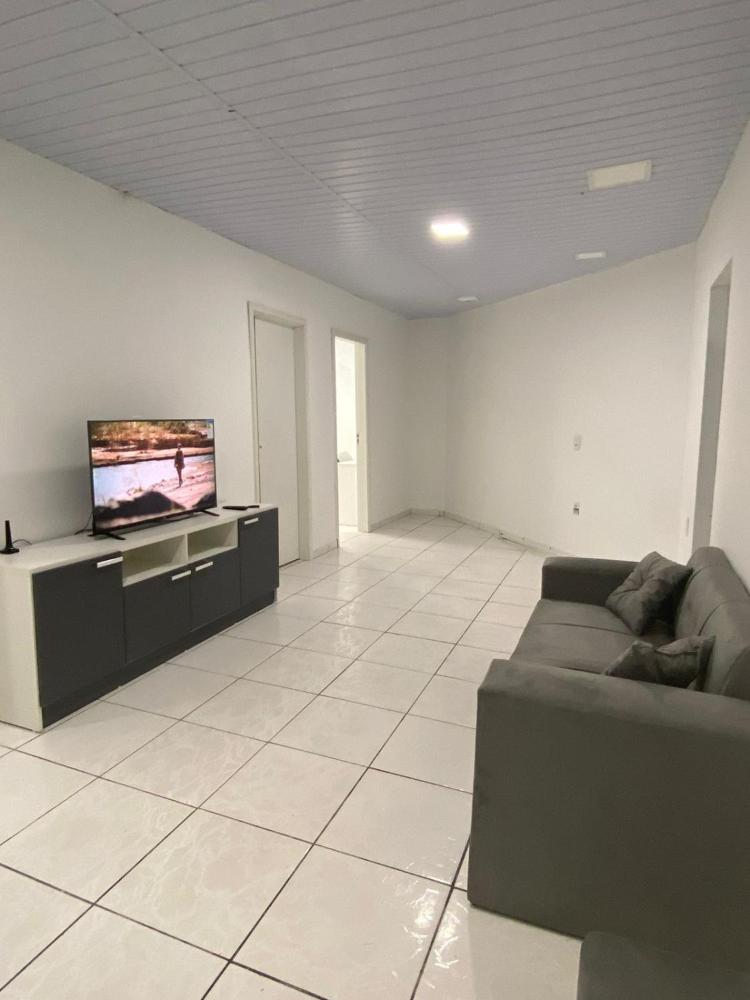 Apartamento grande com 2 quartos