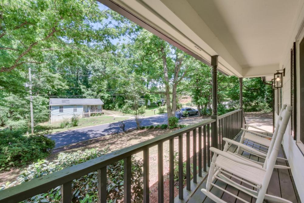 Athens home with Deck Near Sanford Stadium