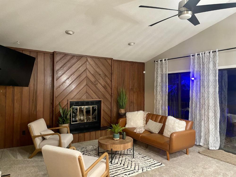 Charming Condo Near WFU and Hospitals, Full Kitchen, Strong WiFi, In-Unit Laundry