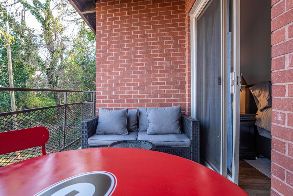 Classic City Getaway - Walk to Sanford Stadium