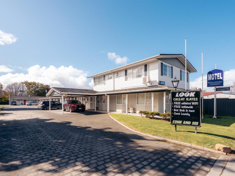 Colonial On Gladstone Motel