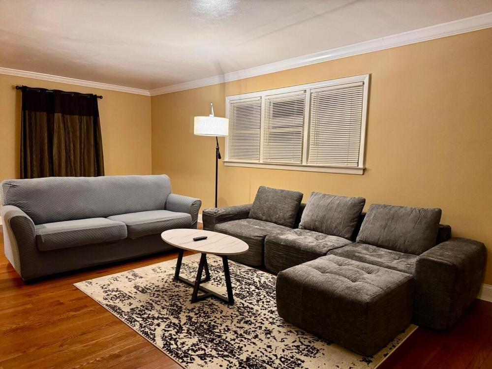 Cozy house for small or big group in Bridgeport WV