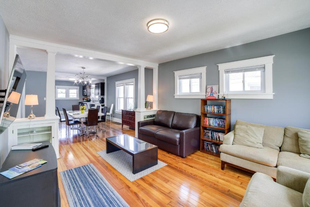 Cozy Indiana Getaway Near Washington Park Zoo!