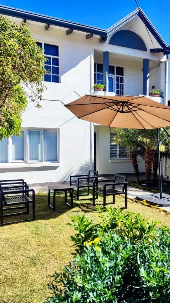 Cozy y Quiet House with Private Garden