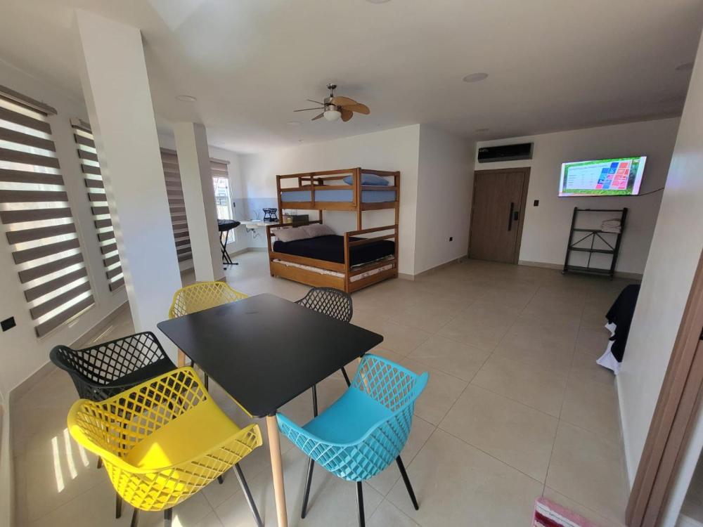 Danna Suite 1 Familiar