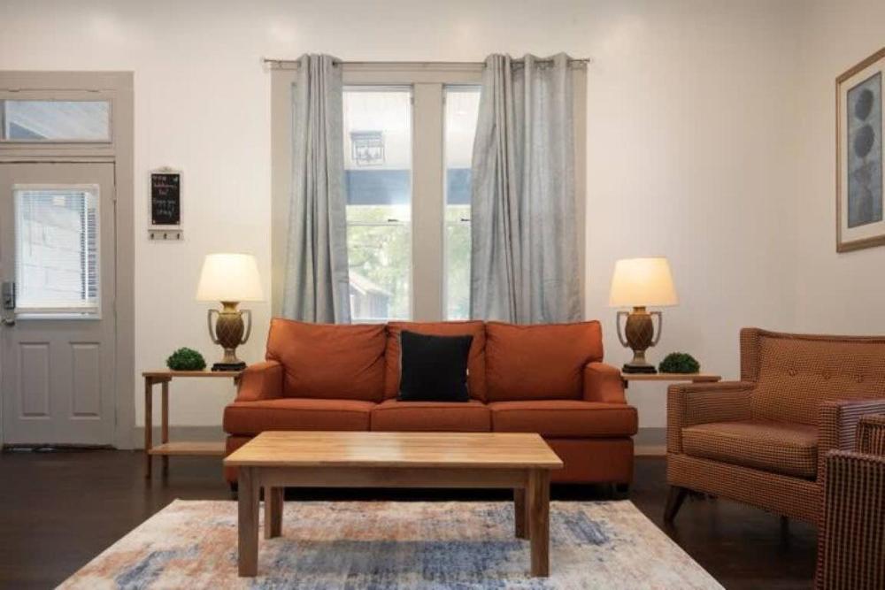 East Lake Update-Close to Dining, 10min to Airport