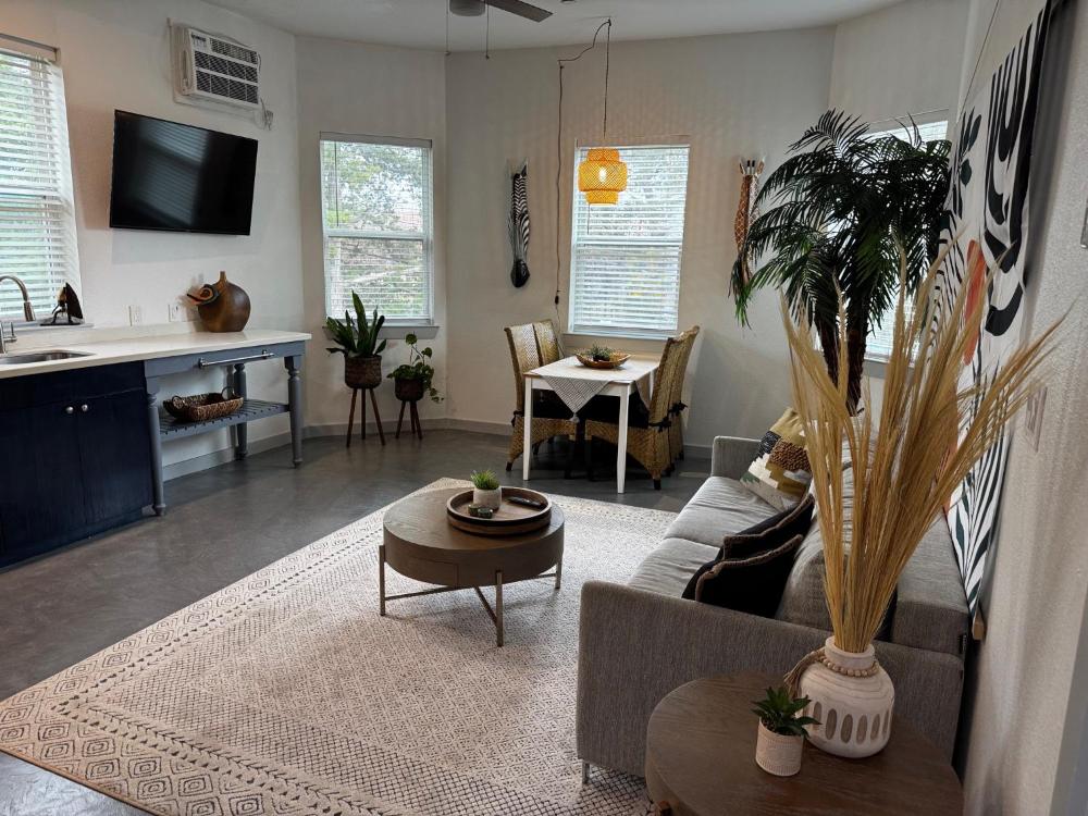 Elizabeth Manor in Downtown Huntsville