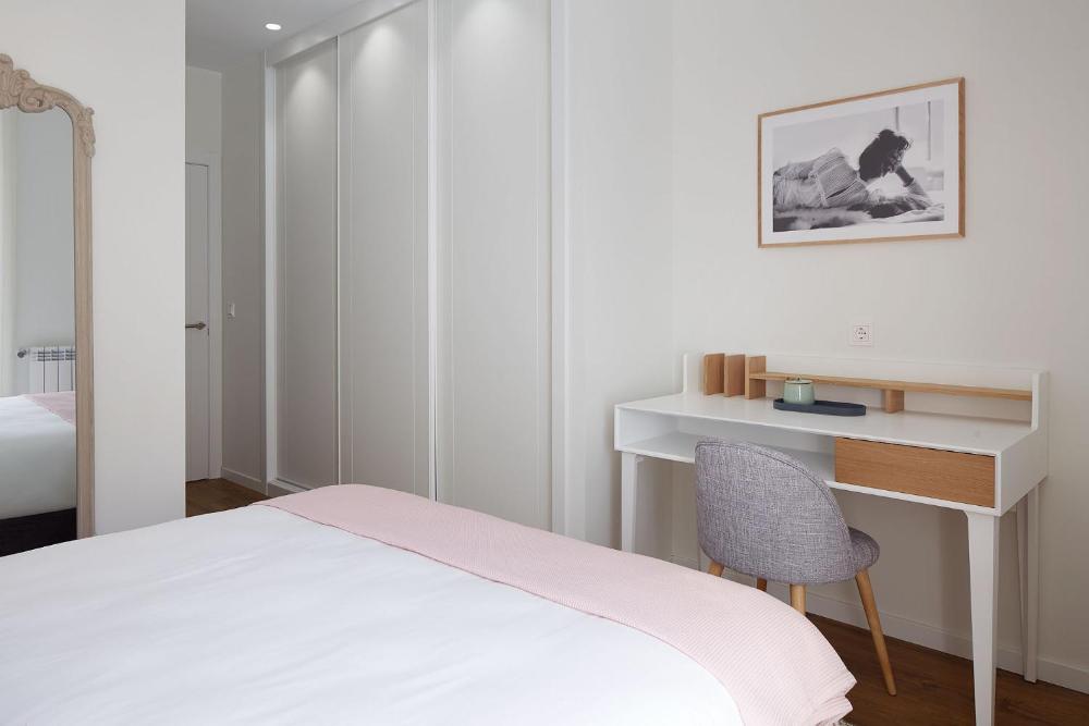 H SUITE2A by Smiling Rentals