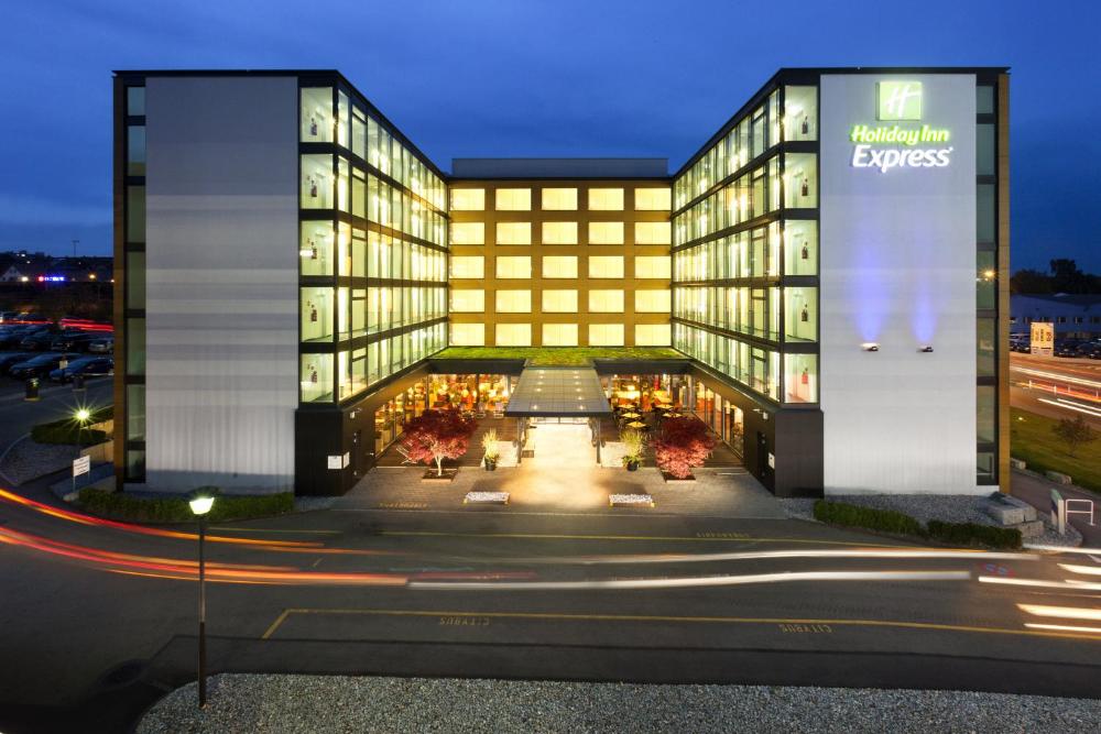 Holiday Inn Express Zürich Airport by IHG