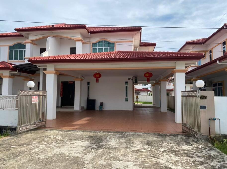 Homezstay Swallow Airport Miri
