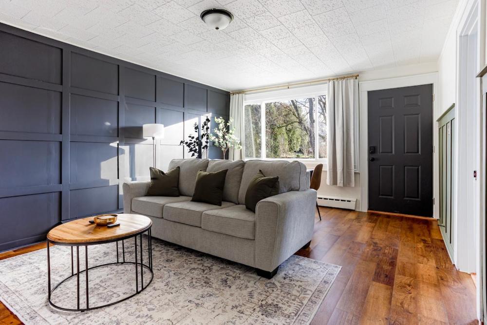 Laundry Room, Near Hwy, Parking Next To Entrance