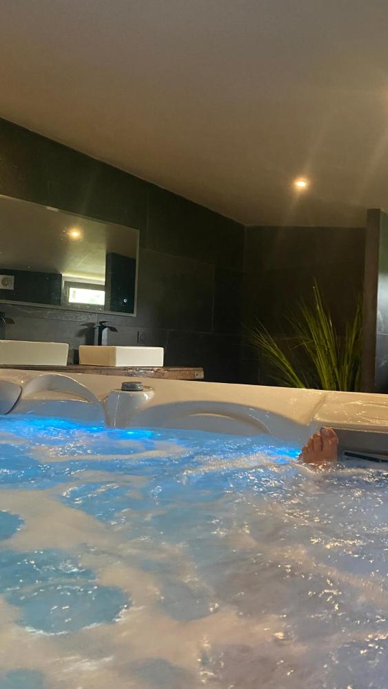 Les murmures de l'eau, chambre d'hôtes avec jacuzzi