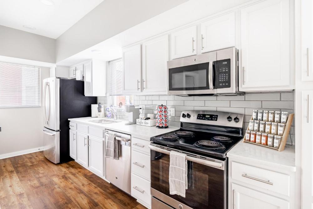 Luxury Downtown Townhome Private Garage Unit 4