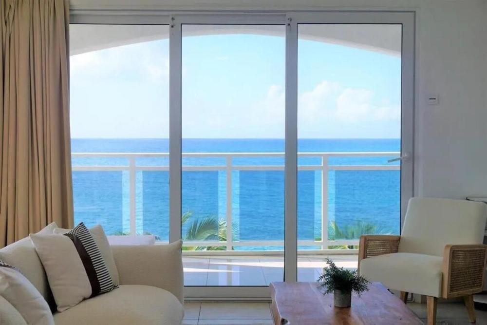 Maho Beach House - Premier 1-Bedroom, Oceanview Suite