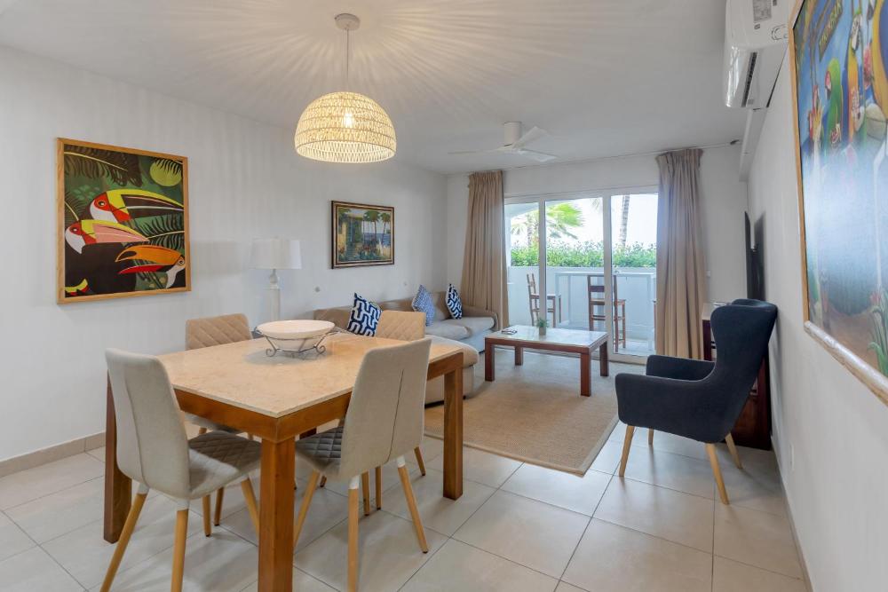 Maho Beach House - Spacious 1 Bedroom Suite