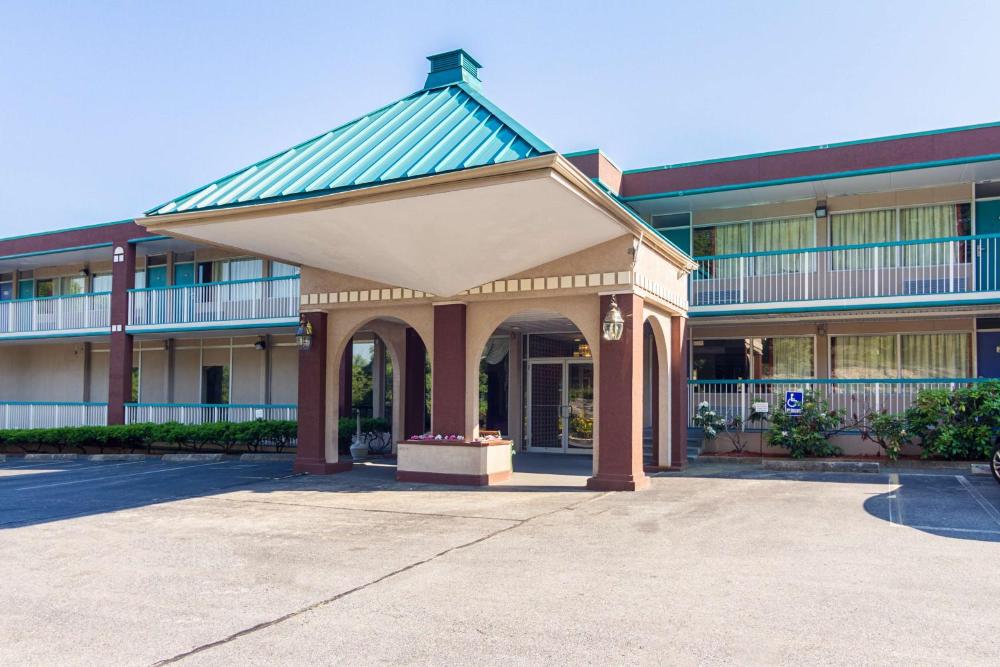 Motel 6-Groton, CT - Casinos nearby