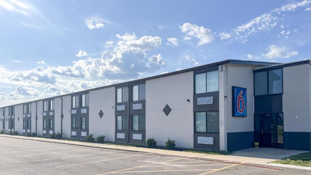 Motel 6 Rockford, IL – RFD Airport