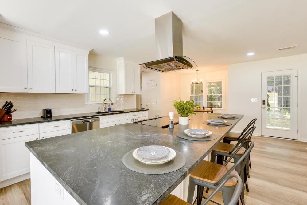 Northport Game Day Getaway 5 Mi to University!