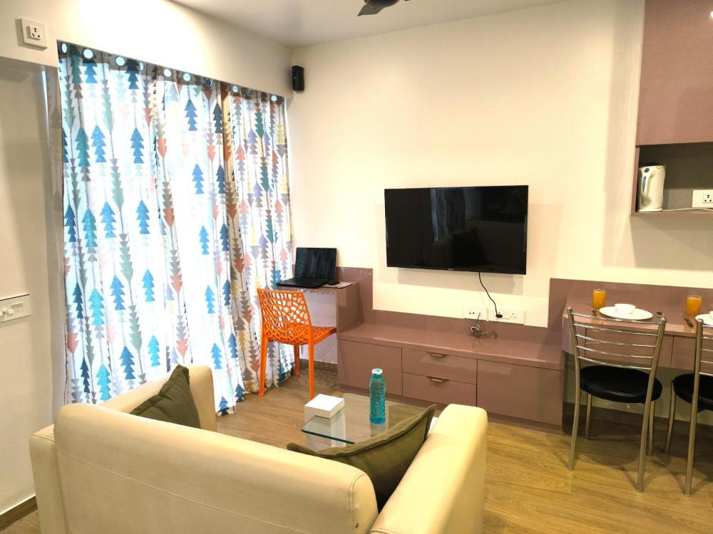 Orraica Stays Neon Hometels