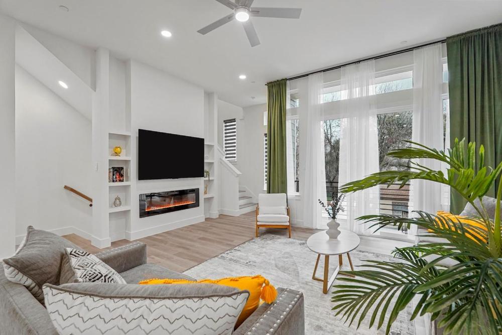 Pet-Friendly 2BR l Private Baths l Stylish Stay