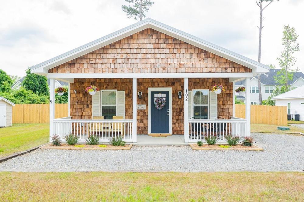 Pet Friendly Cottage Near Historic Downtown & ILM