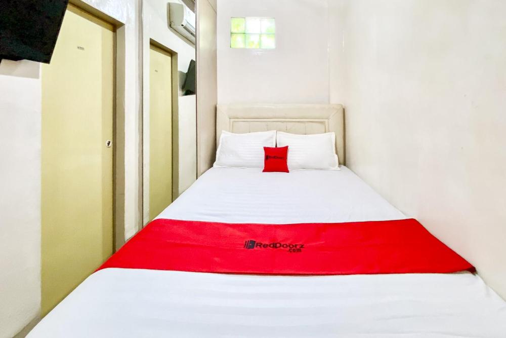 RedDoorz at Dipanegara Homestay