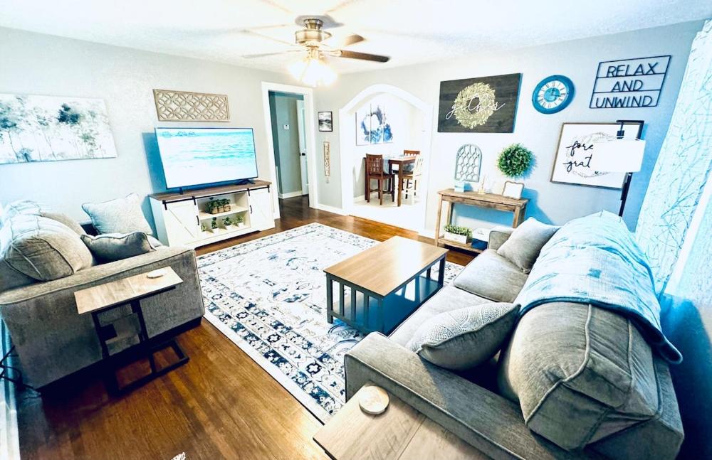 Relax & Unwind in 2BR 1BA Home in Quiet Neighborhood