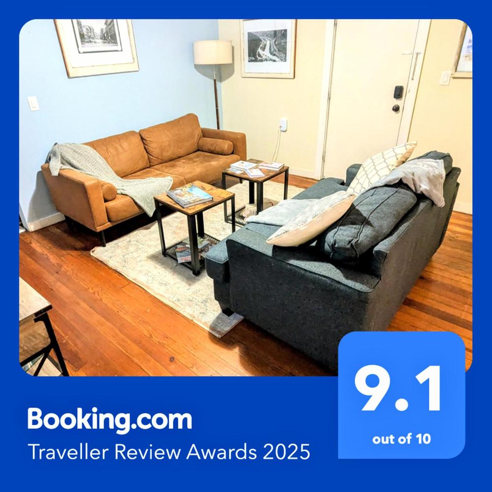 Relaxing Rustic Oasis, Unit A - 6 minute walk to Downtown! Pet-friendly & Cyclists Welcome!