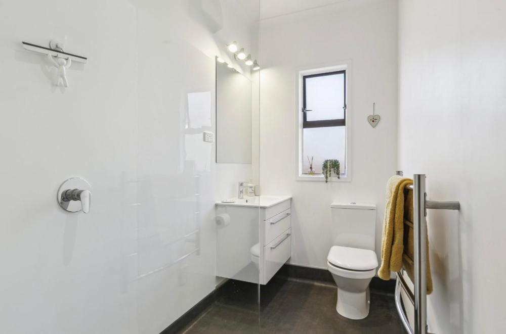 Room near airport Wellington