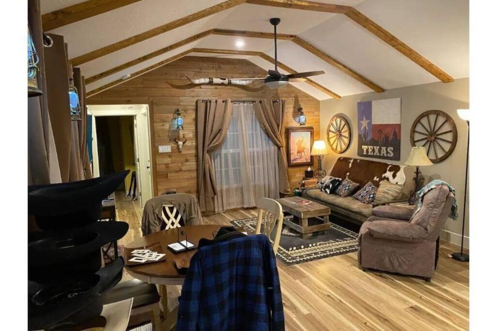 Stockyards-Walk 1 Block to StockYards-Cowboy Cabin