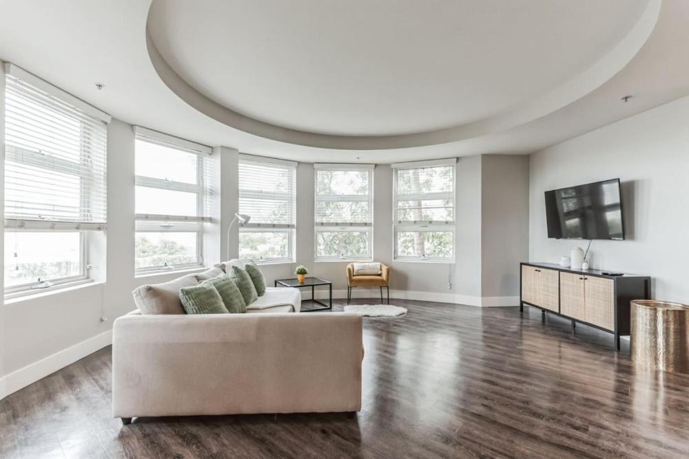 Sunny, Spacious 3BR Santa Monica Retreat