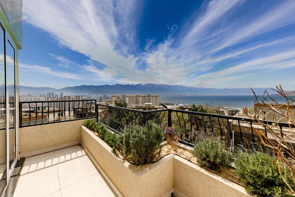 Tree House Dali 清朴小院 大理