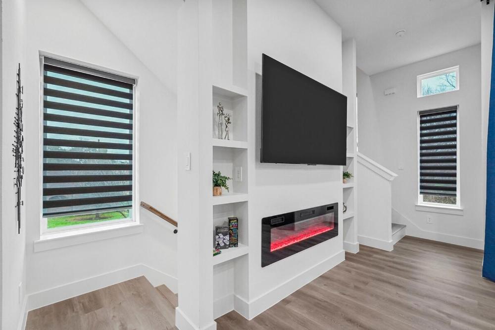 Upscale 2BR Hideaway, Ensuite Bliss, Pet-Friendly