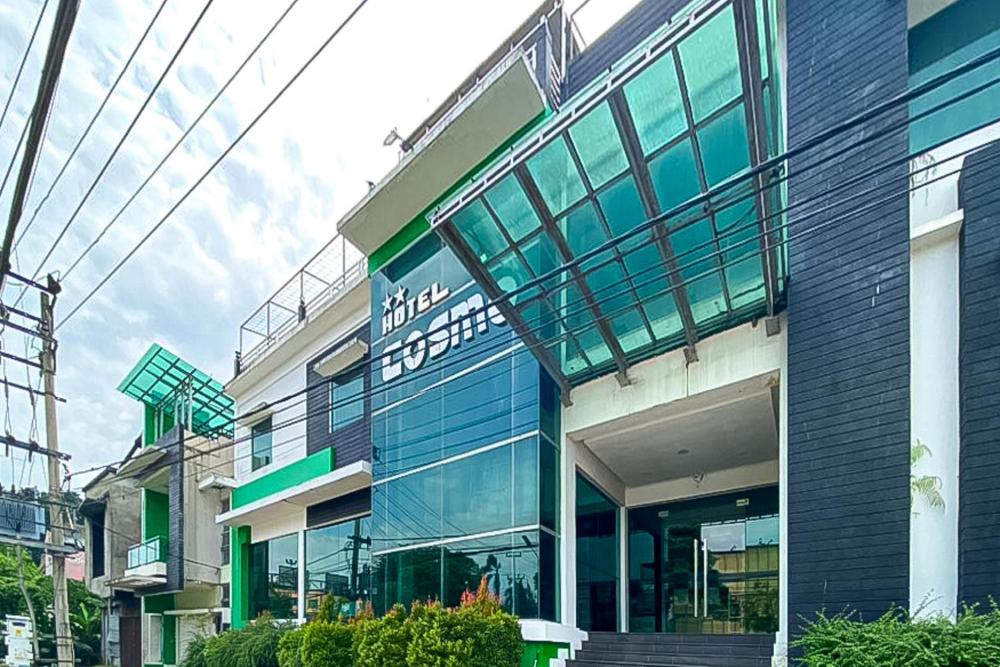 Urbanview Hotel Cosmo Jambi